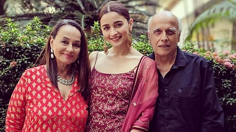 Alia Bhatt With Mother And Father