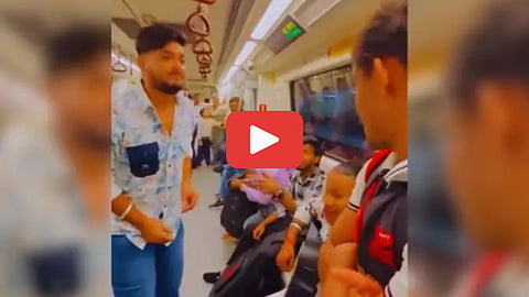 Delhi Metro Viral Video
