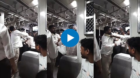 Mumbai Local Two Passenger Fighting Viral Video