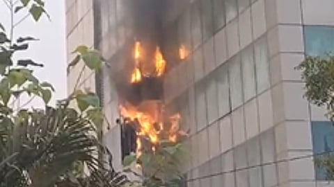 Navi Mumbai Fire: नवी मुंबईत सात मजली इमारतीला भीषण आग, अग्निशमन दलाचे ५ अग्निबंब घटनास्थळी