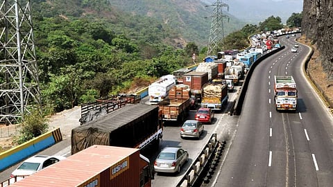Mumbai-Pune Express Way Block