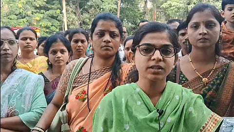 general motors workers morcha at minister suresh khade bungalow in sangli