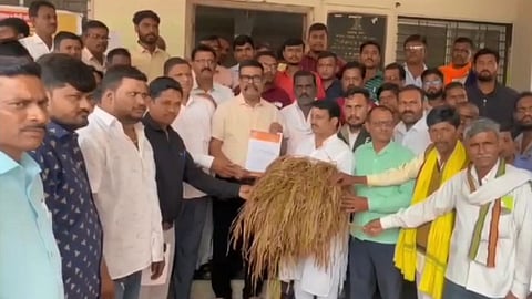nagpur farmers lose crops uddhav thackeray faction demands mah gov immediate help