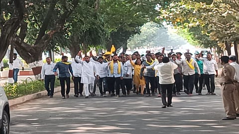 Dhangar Reservation: उपमुख्यमंत्री अजित पवारांच्या निवासस्थानासमोर धनगर समाजाचे ठिय्या आंदोलन, तब्बल दीड तास वाहतूक ठप्प
