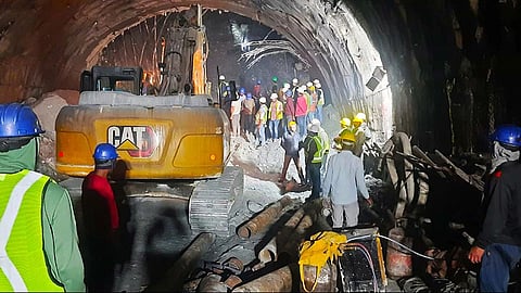 Rat Hole Mining Explained in Marathi