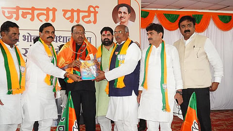 nanded bjp leaders welcomes chandrashekhar bawankule