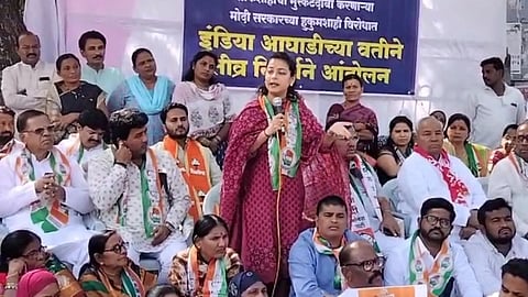 india aghadi condemns mp suspension in presence of solapur mla praniti shinde