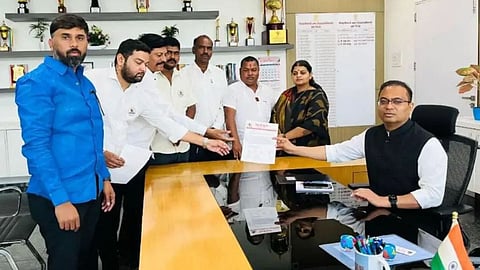 Pune Breaking News Sambhaji Brigade Demand File A Case Against Rupali Chakankar