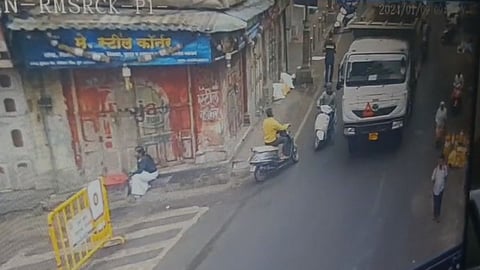 Pune News: Young Bike Rider Crushed Under A Dumper Died On Spot In Pune Shivaji Road Rameshwar Chowk