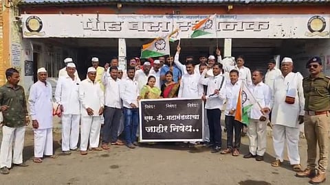 sharad pawar faction andolan for bus at paud stand