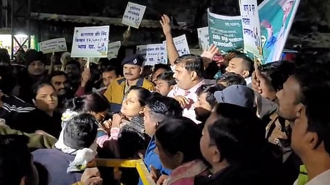 police detained sharvari ravikant tupkar and hundred of farmers at malkapur railway station