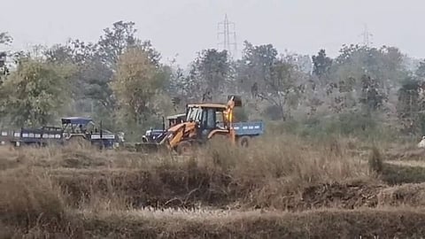 illegal sand mining in tumsar near bhandara