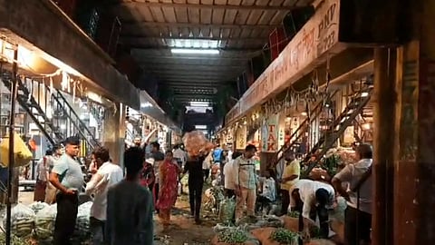 truck drivers strike affected apmc market vegetables price high in mumbai