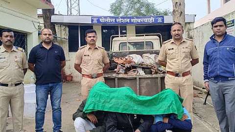 gobarwahi police arrests three youth from chikhala in theft case