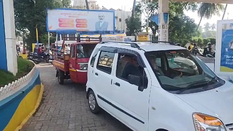 truck driver strike affects ratnagiri shortage of fuel on at petrol pump