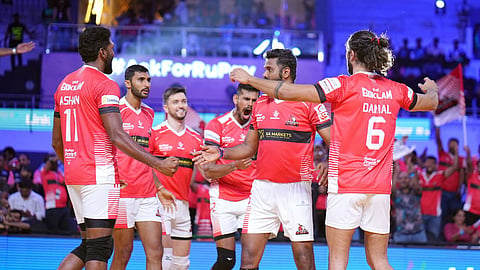 rupay prime volleyball league Mumbai Meteors rocked the Calicut Heroes with a thunderous win