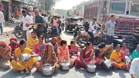 nandgaon citizens rasta roko andolan at malegaon highway