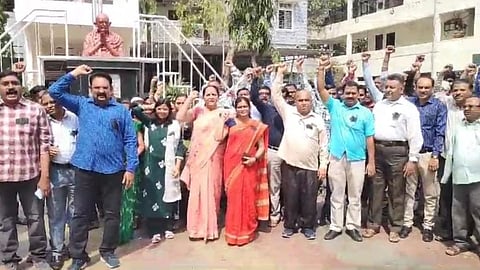 zilla parishad karmchari andolan in dhule