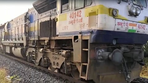 marathwada express engine issue train late