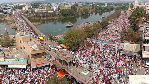 traffic diverted on occasion of dehu tukaram maharaj beej sohala