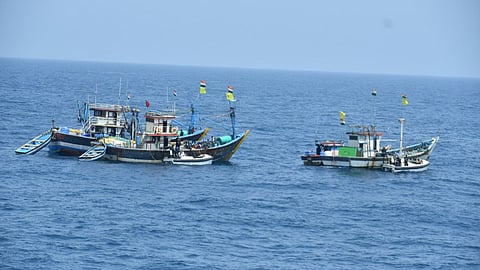 Fishermen Arrest On Murud Beach