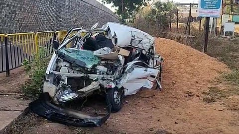 one died and three injured near kudal at mumbai goa highway