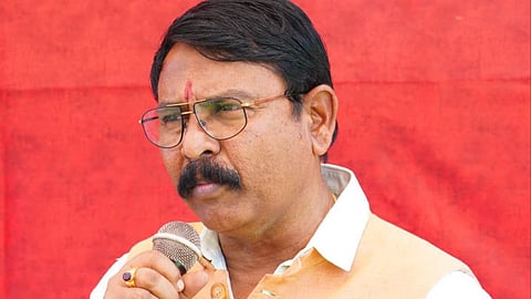 bjp mp sunil mendhe warns marketing officer on farmer issue near bhandara