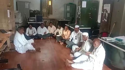 kisan adhikar abhiyaan bhajan satyagrah at selu krushi karyalay wardha