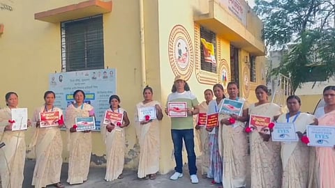 asha sevika fills organ donation form on eve of international womens day