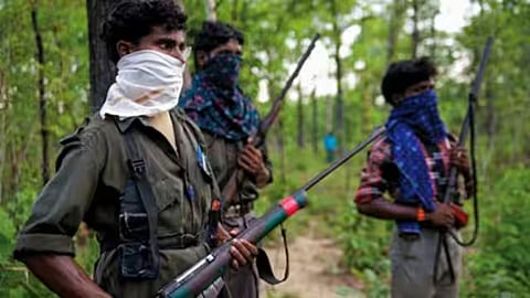 Naxal News : मोठी बातमी! १९ नक्षलवाद्यांचा खात्मा, एक कोटींचं बक्षीस असणाऱ्यालाही टिपलं.