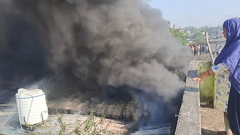 fire broke in plastic things shop two house burnt near chandrapur
