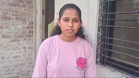 Success Story : बकऱ्या वळणाऱ्या रोहिणीची गगन भरारी; जपानी भाषेचं शिक्षण घेत मिळवली लाखोंची नोकरी