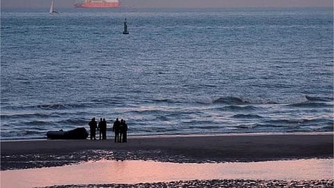 France: इंग्लिश चॅनल ओलांडताना मोठी दुर्घटना! पाच जणांचा मृत्यू; किनाऱ्यावर सापडले मृतदेह