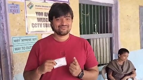 Maharashtra Election 2024 Voting: एका मताचा थक्क करणारा प्रवास; सिंगापूरहून तरूण थेट महाराष्ट्रातील वाशिमला आला