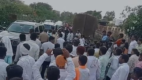Latur News: भाजपला मतदान करणार नाही... मराठा बांधवांनी अडवला भाजप आमदारांचा ताफा; नेमकं काय घडलं?