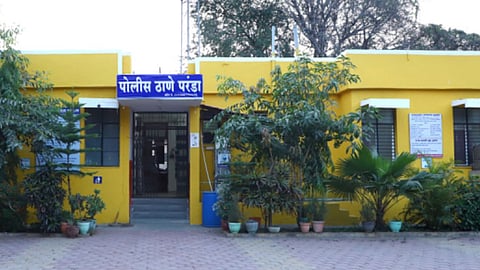 case filed on police for making noise at voting center video viral in dharashiv