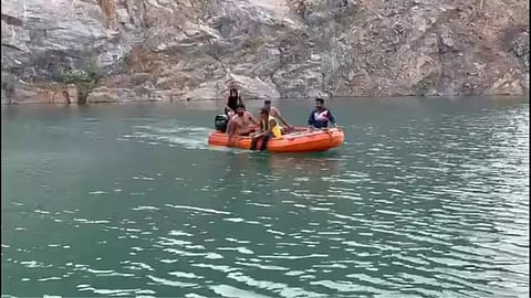 Rajasthan Youth Died After Jumps 150 Feet Into Mine: राजस्थानमध्ये रील्समुळे एका तरुणाने आपला जीव गमावला आहे. या तरुणाने रील्स तयार करण्यासाठी १५० फूटांवरून खदानीत उडी मारली आणि त्यामध्ये बुडून त्याचा मृत्यू झाला.