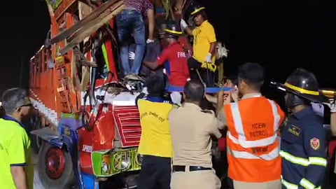 Three vehicle accident on Mumbai Pune Expressway