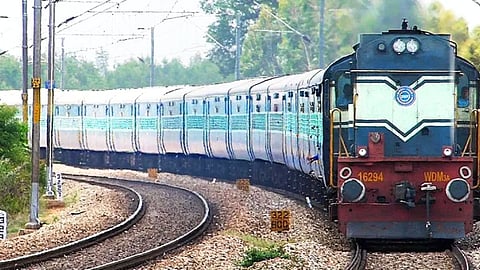 Central Railway: मध्य रेल्वेमार्गावर ३६ तासांचा मेगाब्लॉक, लांबपल्ल्याच्या ६९ ट्रेन रद्द; पाहा संपूर्ण लिस्ट