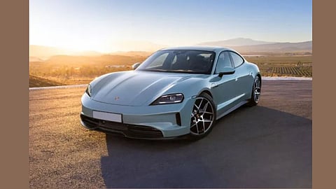 Porsche Car Price: 200 kmph च्या स्पीडने जाणाऱ्या Porsche कारची किंमत ऐकून डोळे पांढरे होतील! खासियत काय?