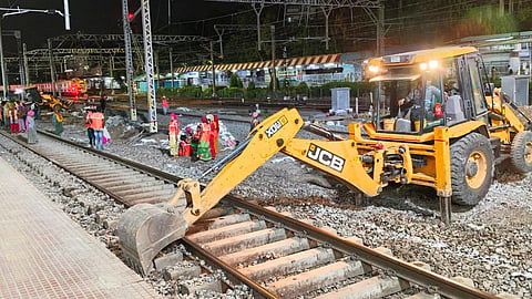 मध्य रेल्वेवरील जम्बोब्लॉक सुरू, मुंबईकरांकडे प्रवासाचे पर्याय कोणते? वाचा संपूर्ण यादी