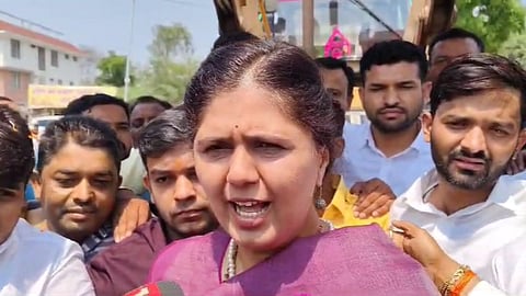 Pankaja Munde: रोहित पवारांचा आत्मविश्वास कमी झालाय; बोगस मतदानाच्या आरोपांवरती पंकजा मुंडेंचं उत्तर