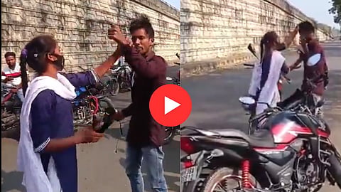Viral Video: छेड काढणाऱ्या तरुणाला घडवली जन्माची अद्दल! भररस्त्यात शाळकरी मुलीने धु धु धुतला; VIDEO