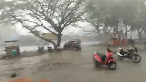 unseasonal rain
