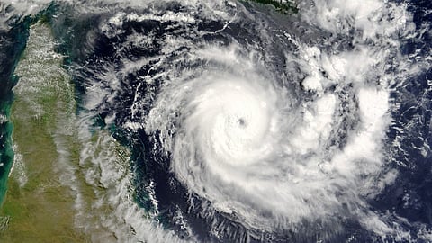 Remal Cyclone: रेमल चक्रीवादळचं थैमान; IMD कडून रेड अलर्ट, एअर इंडियाने रद्द केली ३०० हून अधिक उड्डाणे