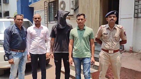 vishnu nagar police arrests youth in dombivli