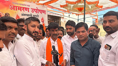 जय पवारांनी घेतली मनोज जरांगेंची भेट
