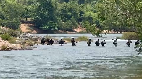 Chhattisgarh Naxalites Encounter: महाराष्ट्र-छत्तीसगड सीमेवर चकमक, ८०० जवानांकडून ऑपरेशन; ८ नक्षलवाद्यांचा खात्म करण्यात यश