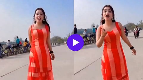 Young Girl Stunt On Road Road Viral Video: