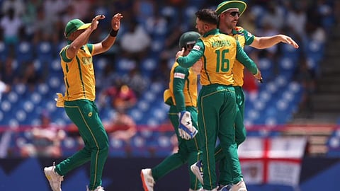 SA vs ENG T20: शानदार गोलंदाजी आणि दमदार फिल्डिंगनं द.आफ्रिकेचा सलग ६ वा विजय; ७ धावांनी इंग्लंडचा पराभव